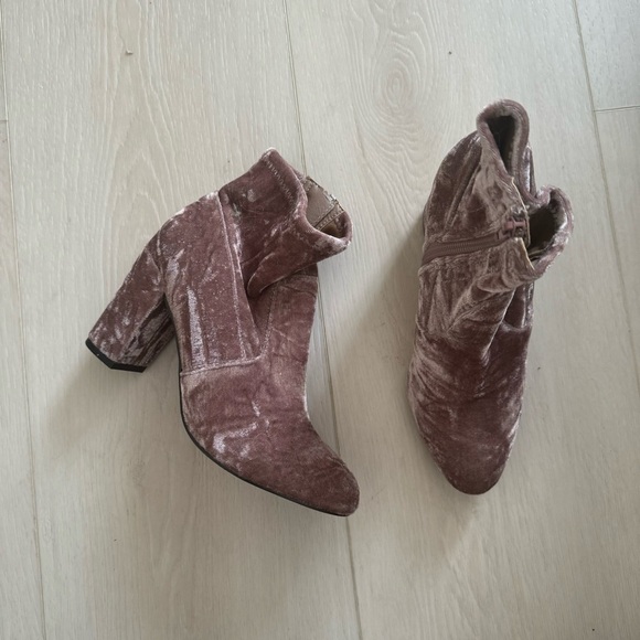 Steve Madden gaze velvet bootie - Picture 4 of 11